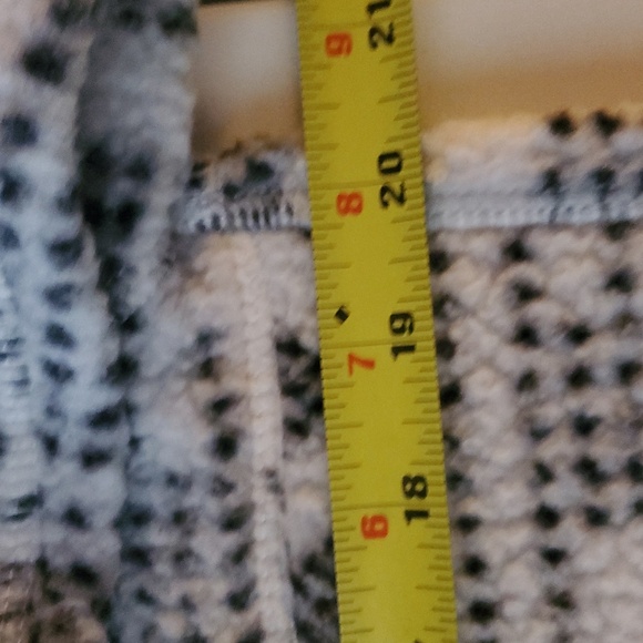 Carhartt Womens Malt Geo Aztec Fleece Pullover Size Small White Grey Cozy Warm - Picture 15 of 16